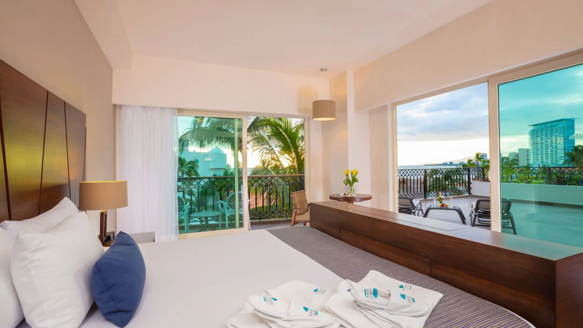 cpgpv-honeymoon-room-kingsize-2_wide